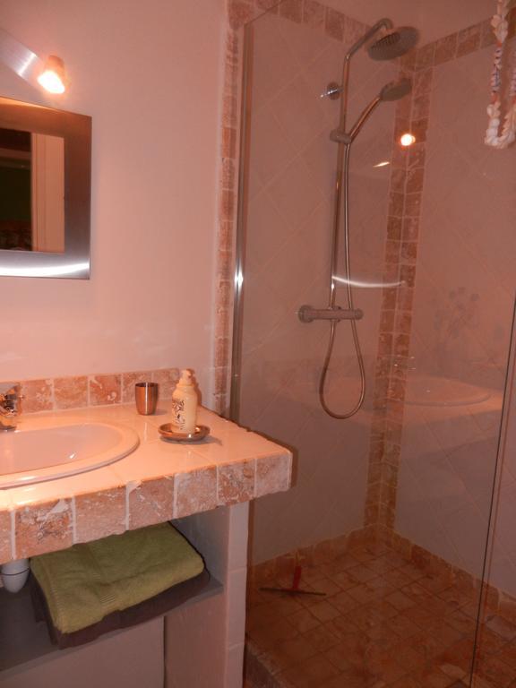 La Feniere Aux Hirondelles Bed & Breakfast Orange  Cameră foto